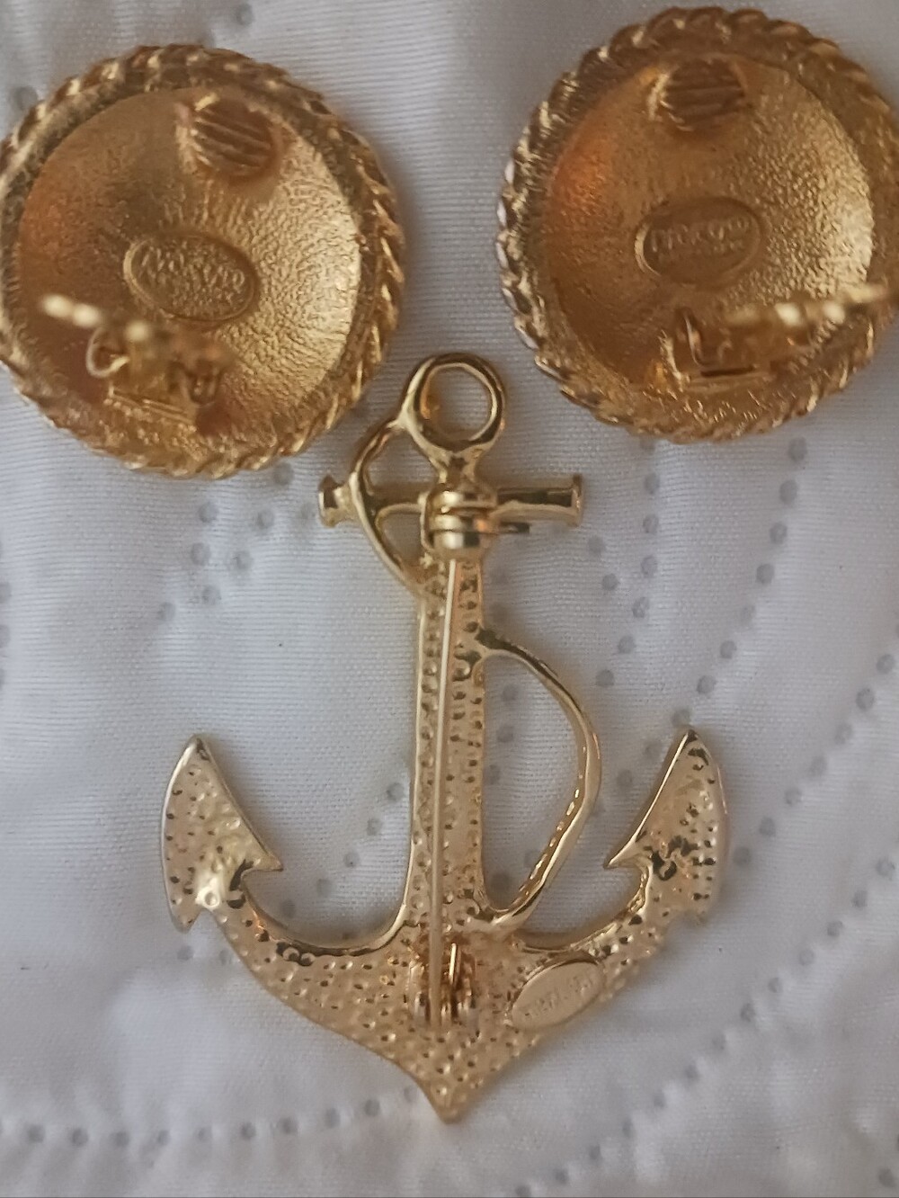 Gold Anchor Brooch and Clip Earrings Maeve Carr & Parklane  - Nautical Jewelry - Picture 6 of 9
